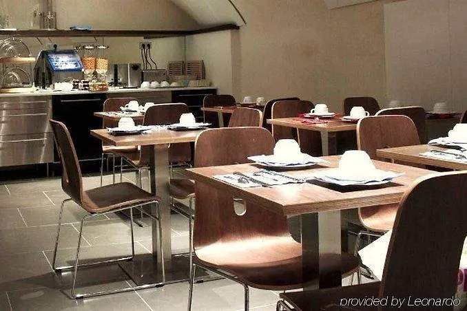 Art Batignolles Отель 3*