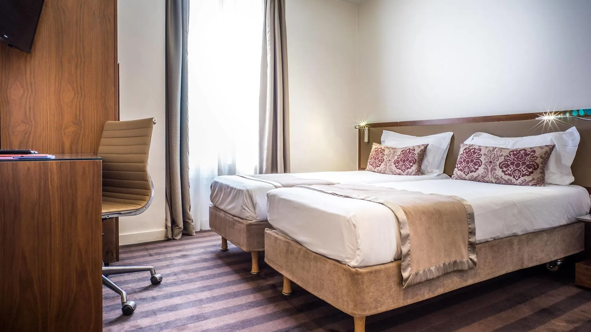 Art Batignolles 3* Париж