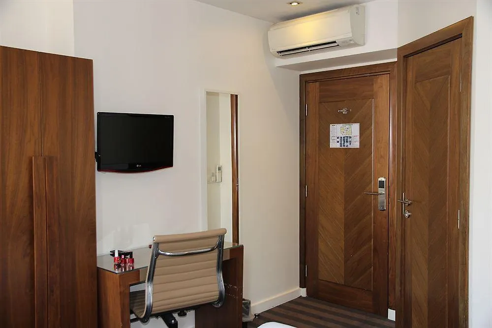 Art Batignolles Hotel