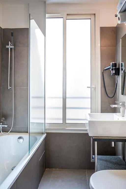 Art Batignolles 3* פריז