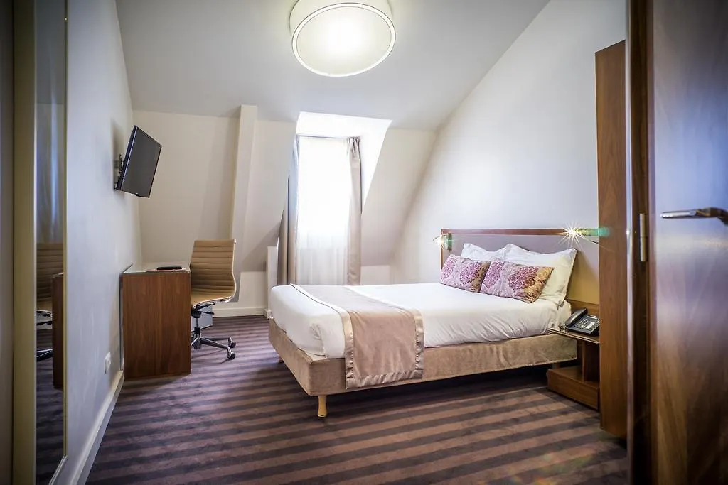 Art Batignolles Hotel