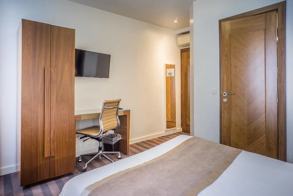 Hotel Art Batignolles 3*